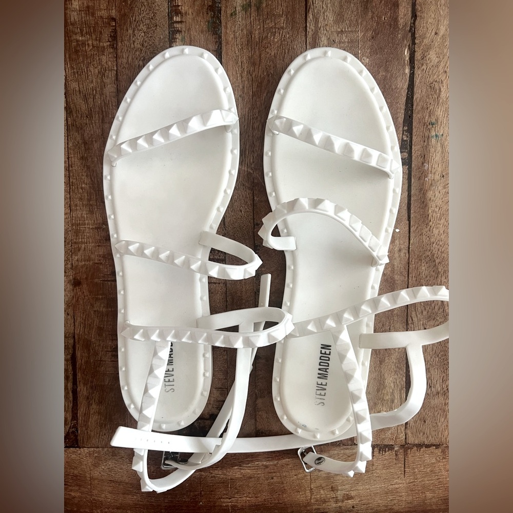 Steve Madden White Pyramid Stud Rockstud Strappy Rubber Jelly Sandals Sz 10 EUC
